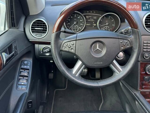 Серый Мерседес ГЛ-класс, объемом двигателя 5.46 л и пробегом 137 тыс. км за 15000 $, фото 36 на Automoto.ua