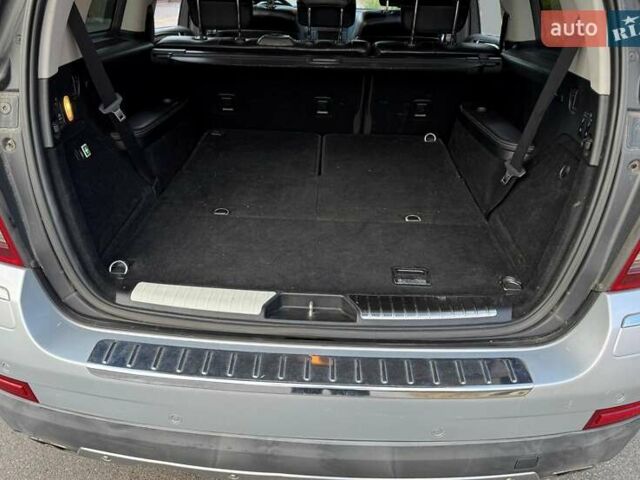 Серый Мерседес ГЛ-класс, объемом двигателя 5.46 л и пробегом 137 тыс. км за 15000 $, фото 54 на Automoto.ua