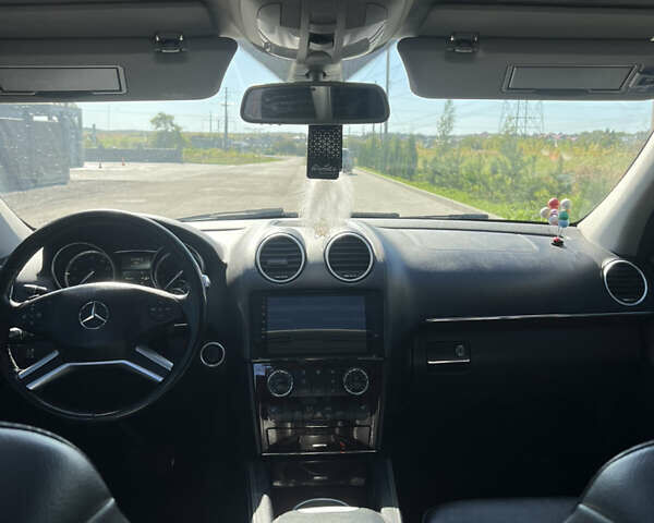 Мерседес ГЛ-класс 2010 в Ровно на Automoto.ua Серый Мерседес ГЛ-класс, объемом двигателя 4.7 л и пробегом 230 тыс. км за 15300 $, фото 11 на Automoto.ua