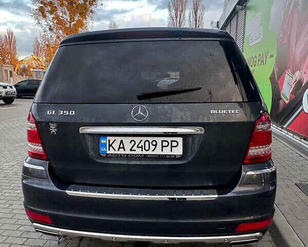 Мерседес ГЛ-Клас 2010 у Києві на Automoto.ua Сірий Мерседес ГЛ-Клас, об'ємом двигуна 2.99 л та пробігом 268 тис. км за 24200 $, фото 3 на Automoto.ua