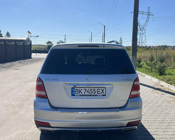 Мерседес ГЛ-класс 2010 в Ровно на Automoto.ua Серый Мерседес ГЛ-класс, объемом двигателя 4.7 л и пробегом 230 тыс. км за 15300 $, фото 7 на Automoto.ua