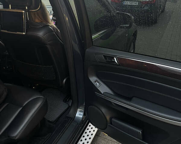 Мерседес ГЛ-Клас 2010 у Києві на Automoto.ua Сірий Мерседес ГЛ-Клас, об'ємом двигуна 2.99 л та пробігом 268 тис. км за 24200 $, фото 16 на Automoto.ua