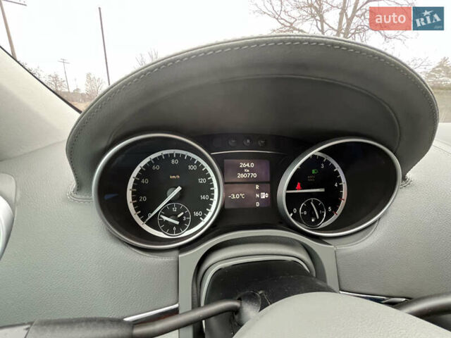 Серый Мерседес ГЛ-класс, объемом двигателя 3 л и пробегом 260 тыс. км за 17500 $, фото 22 на Automoto.ua