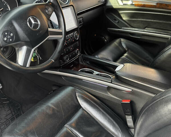 Серый Мерседес ГЛ-класс, объемом двигателя 5.5 л и пробегом 208 тыс. км за 16800 $, фото 21 на Automoto.ua