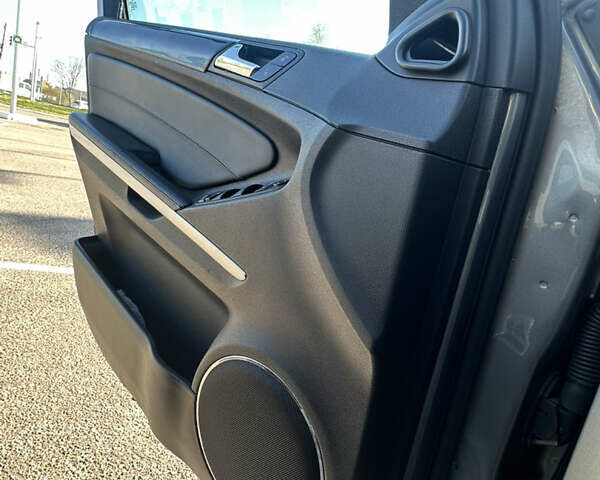 Серый Мерседес ГЛ-класс, объемом двигателя 2.99 л и пробегом 215 тыс. км за 19500 $, фото 12 на Automoto.ua