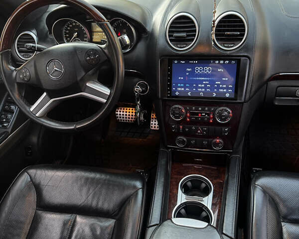 Серый Мерседес ГЛ-класс, объемом двигателя 5.5 л и пробегом 208 тыс. км за 16800 $, фото 14 на Automoto.ua