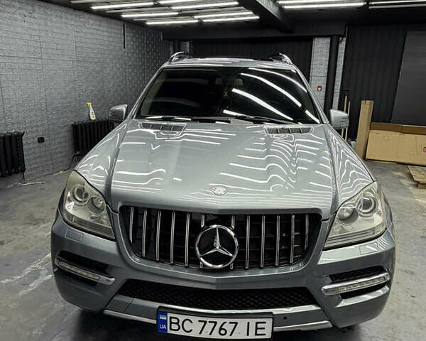 Серый Мерседес ГЛ-класс, объемом двигателя 2.99 л и пробегом 284 тыс. км за 16300 $, фото 1 на Automoto.ua