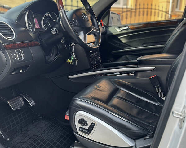 Серый Мерседес ГЛ-класс, объемом двигателя 5.5 л и пробегом 208 тыс. км за 16800 $, фото 22 на Automoto.ua