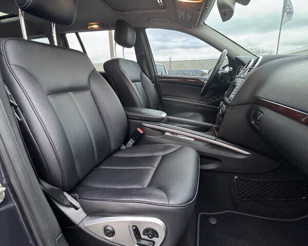 Серый Мерседес ГЛ-класс, объемом двигателя 3 л и пробегом 192 тыс. км за 17400 $, фото 29 на Automoto.ua