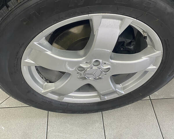 Сірий Мерседес ГЛ-Клас, об'ємом двигуна 2.99 л та пробігом 243 тис. км за 17000 $, фото 1 на Automoto.ua