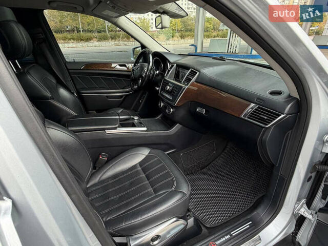 Серый Мерседес ГЛ-класс, объемом двигателя 4.66 л и пробегом 220 тыс. км за 24600 $, фото 20 на Automoto.ua
