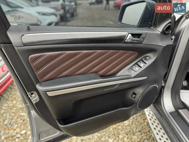 Серый Мерседес ГЛ-класс, объемом двигателя 3 л и пробегом 309 тыс. км за 20500 $, фото 18 на Automoto.ua
