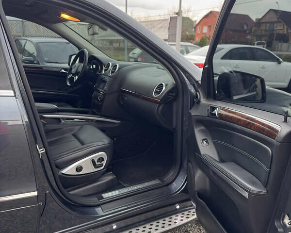 Серый Мерседес ГЛ-класс, объемом двигателя 3 л и пробегом 192 тыс. км за 17400 $, фото 26 на Automoto.ua