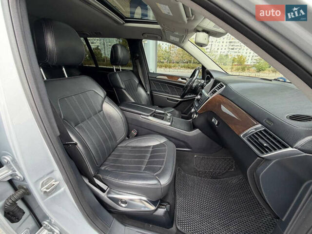 Серый Мерседес ГЛ-класс, объемом двигателя 4.66 л и пробегом 220 тыс. км за 24600 $, фото 21 на Automoto.ua