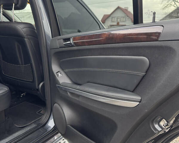 Серый Мерседес ГЛ-класс, объемом двигателя 3 л и пробегом 192 тыс. км за 17400 $, фото 32 на Automoto.ua