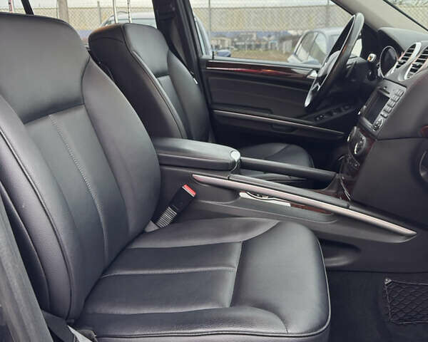 Серый Мерседес ГЛ-класс, объемом двигателя 3 л и пробегом 192 тыс. км за 17400 $, фото 27 на Automoto.ua