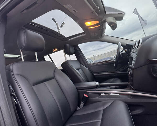 Серый Мерседес ГЛ-класс, объемом двигателя 3 л и пробегом 192 тыс. км за 17400 $, фото 40 на Automoto.ua