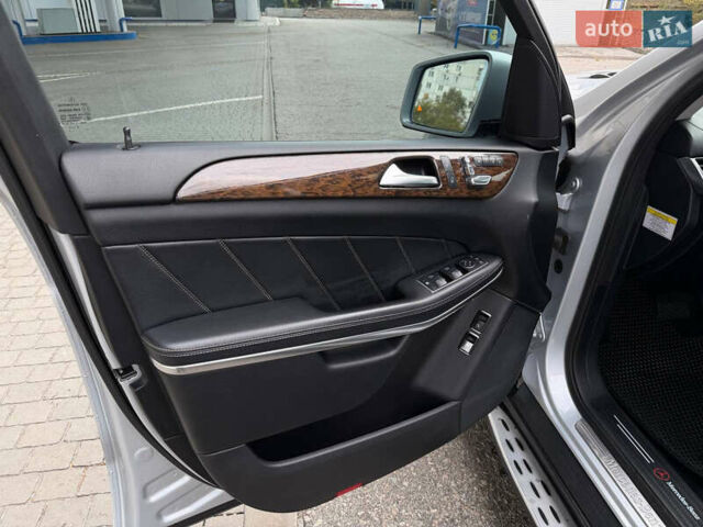 Серый Мерседес ГЛ-класс, объемом двигателя 4.66 л и пробегом 220 тыс. км за 24600 $, фото 14 на Automoto.ua