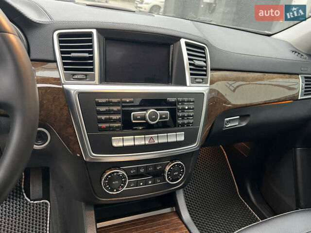 Серый Мерседес ГЛ-класс, объемом двигателя 3 л и пробегом 153 тыс. км за 23700 $, фото 19 на Automoto.ua