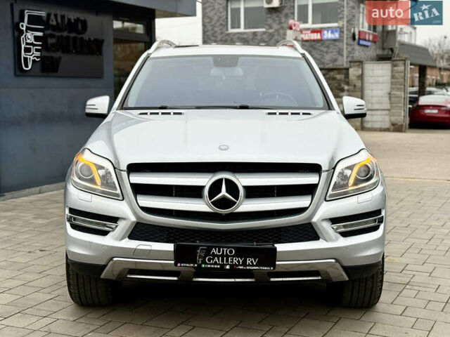 Серый Мерседес ГЛ-класс, объемом двигателя 3 л и пробегом 272 тыс. км за 21888 $, фото 2 на Automoto.ua