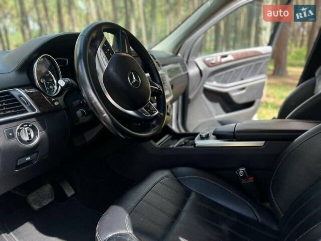Серый Мерседес ГЛ-класс, объемом двигателя 3 л и пробегом 225 тыс. км за 21500 $, фото 13 на Automoto.ua