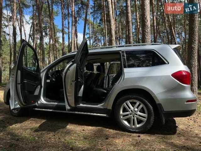 Серый Мерседес ГЛ-класс, объемом двигателя 3 л и пробегом 225 тыс. км за 21500 $, фото 1 на Automoto.ua