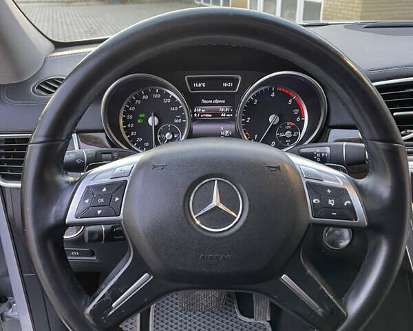 Серый Мерседес ГЛ-класс, объемом двигателя 3 л и пробегом 240 тыс. км за 22900 $, фото 25 на Automoto.ua