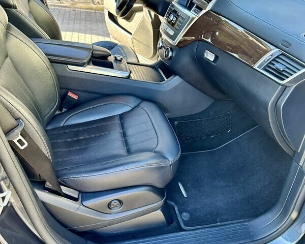 Сірий Мерседес ГЛ-Клас, об'ємом двигуна 3 л та пробігом 246 тис. км за 29500 $, фото 15 на Automoto.ua