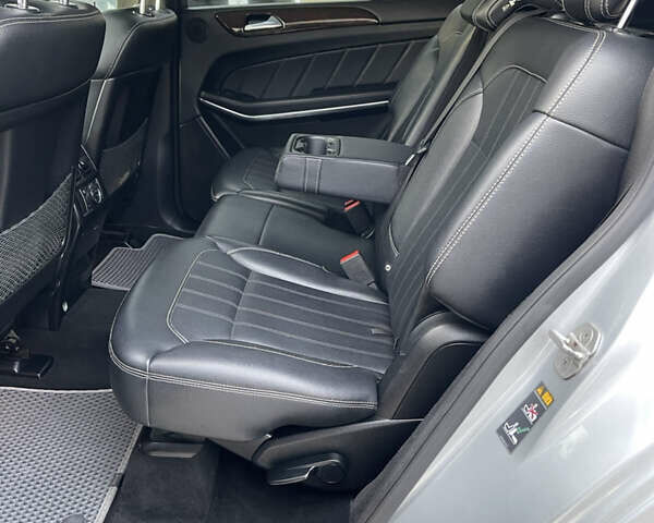 Серый Мерседес ГЛ-класс, объемом двигателя 3 л и пробегом 240 тыс. км за 22900 $, фото 29 на Automoto.ua