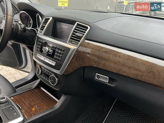 Серый Мерседес ГЛ-класс, объемом двигателя 3 л и пробегом 153 тыс. км за 23700 $, фото 27 на Automoto.ua