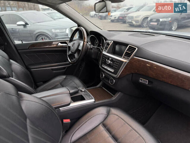 Серый Мерседес ГЛ-класс, объемом двигателя 3 л и пробегом 272 тыс. км за 21888 $, фото 10 на Automoto.ua