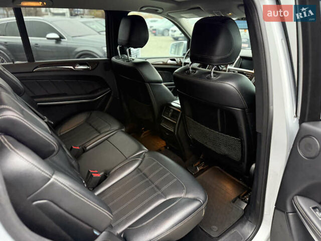 Серый Мерседес ГЛ-класс, объемом двигателя 3 л и пробегом 272 тыс. км за 21888 $, фото 14 на Automoto.ua