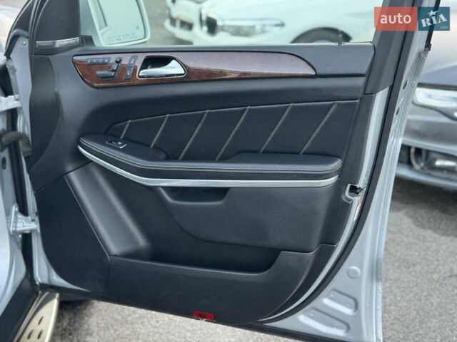 Серый Мерседес ГЛ-класс, объемом двигателя 3 л и пробегом 226 тыс. км за 24400 $, фото 16 на Automoto.ua