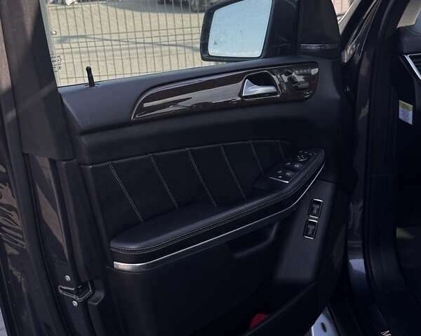 Сірий Мерседес ГЛ-Клас, об'ємом двигуна 3 л та пробігом 135 тис. км за 28900 $, фото 4 на Automoto.ua