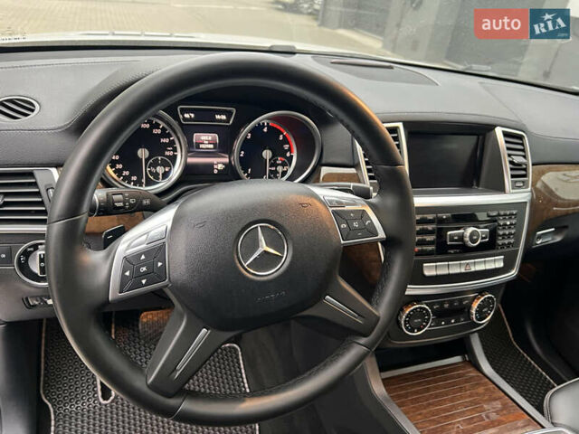 Серый Мерседес ГЛ-класс, объемом двигателя 3 л и пробегом 153 тыс. км за 23700 $, фото 12 на Automoto.ua