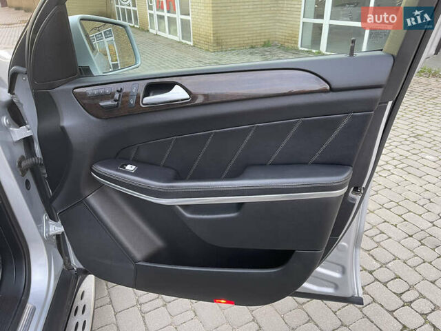 Серый Мерседес ГЛ-класс, объемом двигателя 3 л и пробегом 240 тыс. км за 22900 $, фото 41 на Automoto.ua