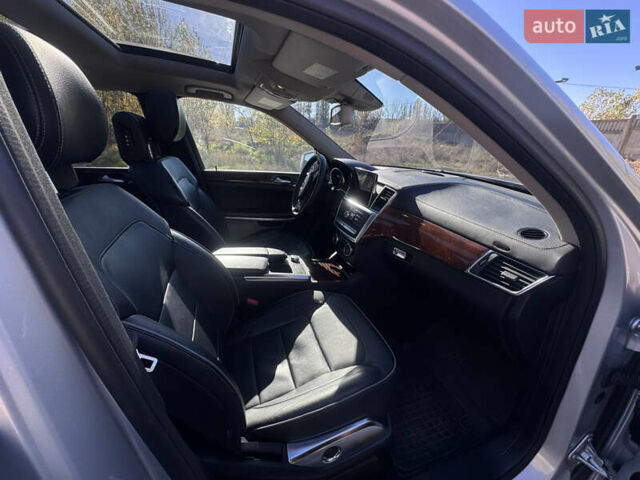 Мерседес ГЛ-класс 2013 в Белгород-Днестровском на Automoto.ua Серый Мерседес ГЛ-класс, объемом двигателя 3 л и пробегом 249 тыс. км за 24500 $, фото 9 на Automoto.ua