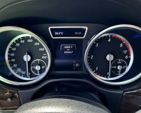 Сірий Мерседес ГЛ-Клас, об'ємом двигуна 3 л та пробігом 246 тис. км за 29500 $, фото 12 на Automoto.ua