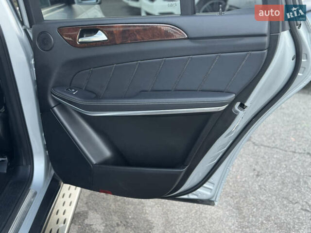 Серый Мерседес ГЛ-класс, объемом двигателя 3 л и пробегом 226 тыс. км за 24400 $, фото 20 на Automoto.ua