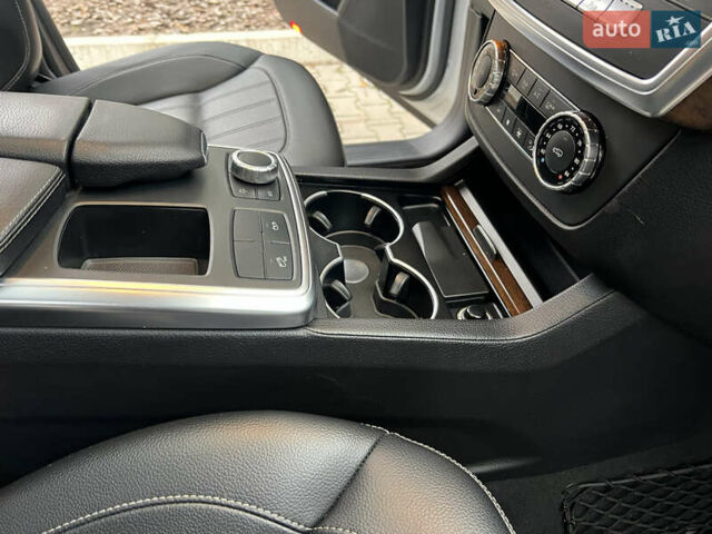 Серый Мерседес ГЛ-класс, объемом двигателя 3 л и пробегом 153 тыс. км за 23700 $, фото 28 на Automoto.ua