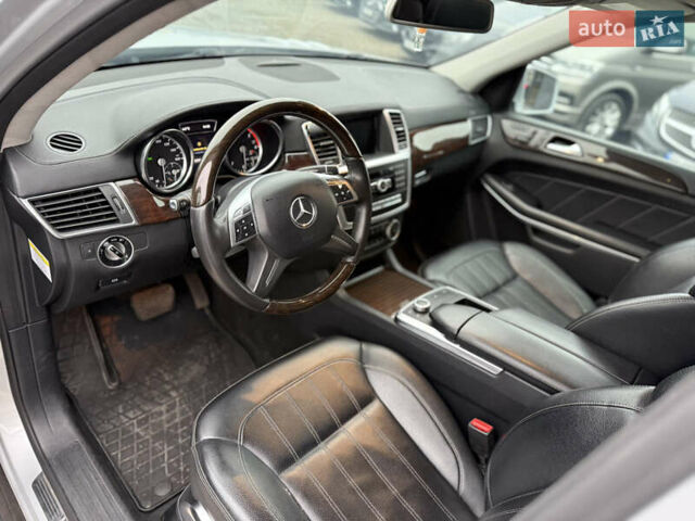 Серый Мерседес ГЛ-класс, объемом двигателя 3 л и пробегом 272 тыс. км за 21888 $, фото 12 на Automoto.ua
