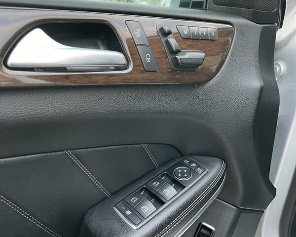 Серый Мерседес ГЛ-класс, объемом двигателя 3 л и пробегом 240 тыс. км за 22900 $, фото 22 на Automoto.ua