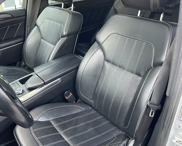 Серый Мерседес ГЛ-класс, объемом двигателя 3 л и пробегом 240 тыс. км за 22900 $, фото 19 на Automoto.ua