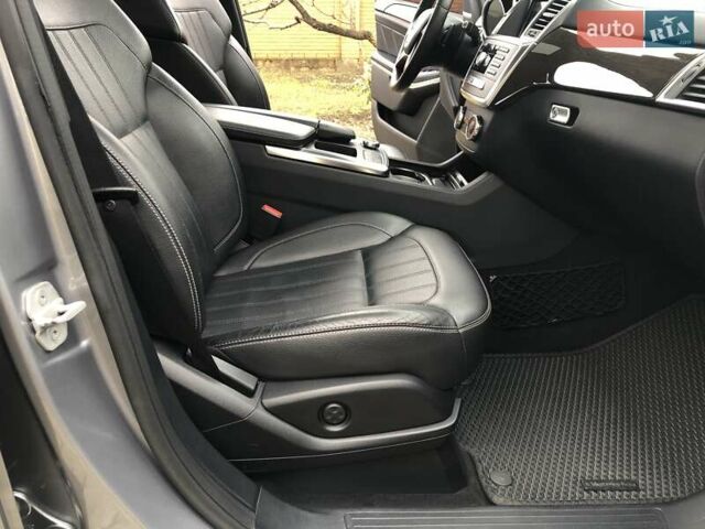 Серый Мерседес ГЛ-класс, объемом двигателя 4.7 л и пробегом 281 тыс. км за 21500 $, фото 36 на Automoto.ua