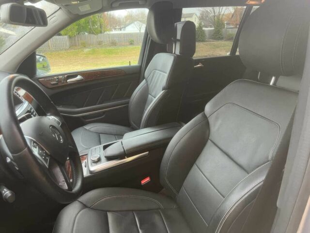 Серый Мерседес ГЛ-класс, объемом двигателя 3 л и пробегом 84 тыс. км за 7000 $, фото 10 на Automoto.ua