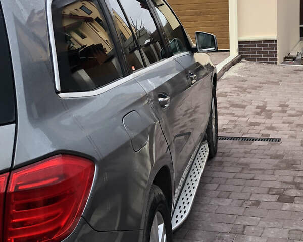 Серый Мерседес ГЛ-класс, объемом двигателя 0 л и пробегом 327 тыс. км за 21500 $, фото 2 на Automoto.ua