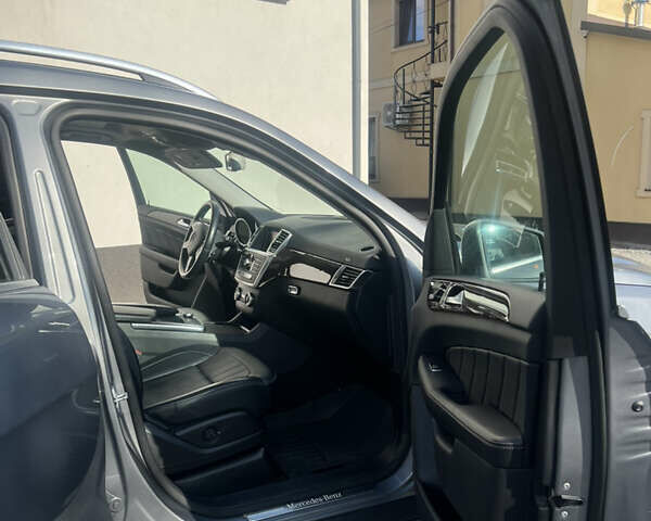 Мерседес ГЛ-класс 2014 в Коростене на Automoto.ua Серый Мерседес ГЛ-класс, объемом двигателя 3 л и пробегом 140 тыс. км за 29999 $, фото 16 на Automoto.ua