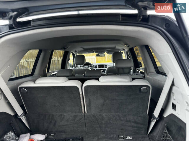 Серый Мерседес ГЛ-класс, объемом двигателя 0 л и пробегом 327 тыс. км за 21500 $, фото 8 на Automoto.ua