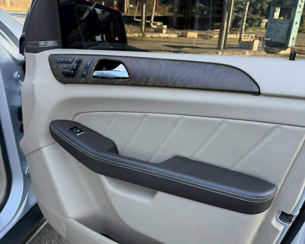 Сірий Мерседес ГЛ-Клас, об'ємом двигуна 2.99 л та пробігом 129 тис. км за 25700 $, фото 32 на Automoto.ua