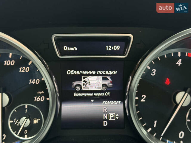 Серый Мерседес ГЛ-класс, объемом двигателя 3 л и пробегом 250 тыс. км за 24700 $, фото 116 на Automoto.ua